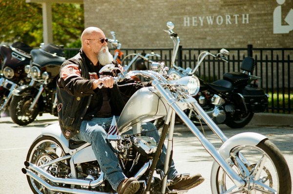 Astuces Inédites pour Maîtriser et Perfectionner le Freestyle à Moto